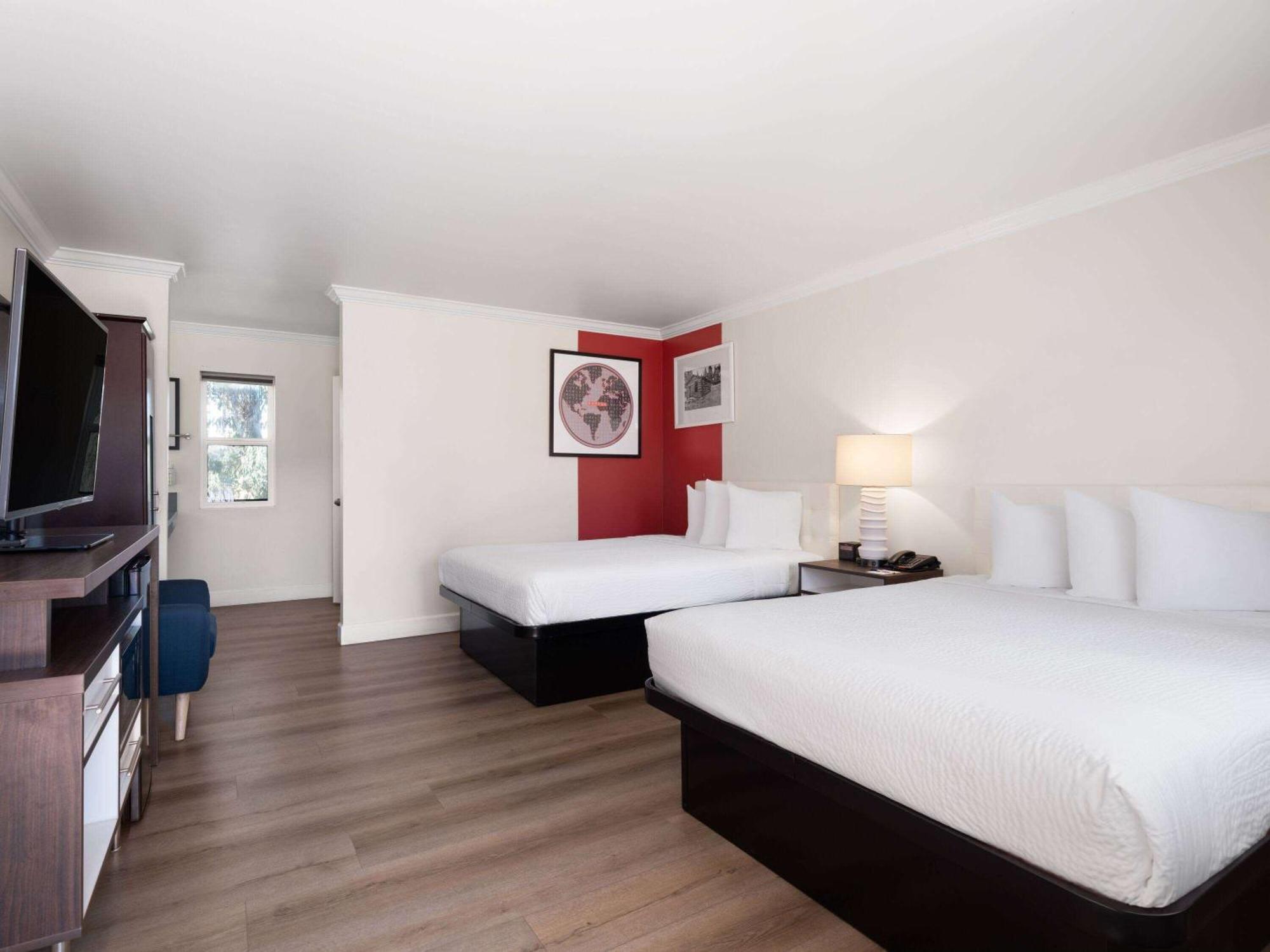 Ramada By Wyndham San Diego Poway Miramar Exterior photo